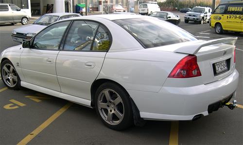 HOLDEN COMMODORE SALOON 1997-2007